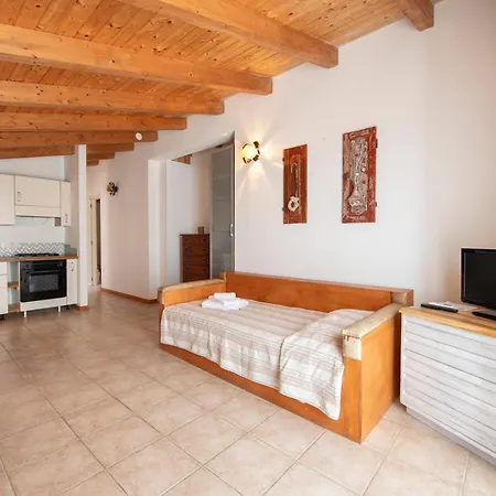 شقة 211b - Acacia, Terrazza Giardino E Piscina *