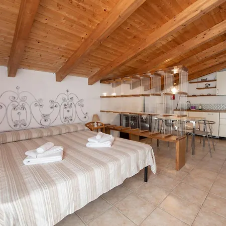 211b - Acacia, Terrazza Giardino E Piscina Апартаменты *