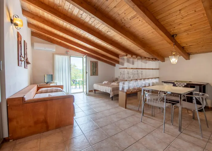 Apartamento 211b - Acacia, Terrazza Giardino E Piscina Carro